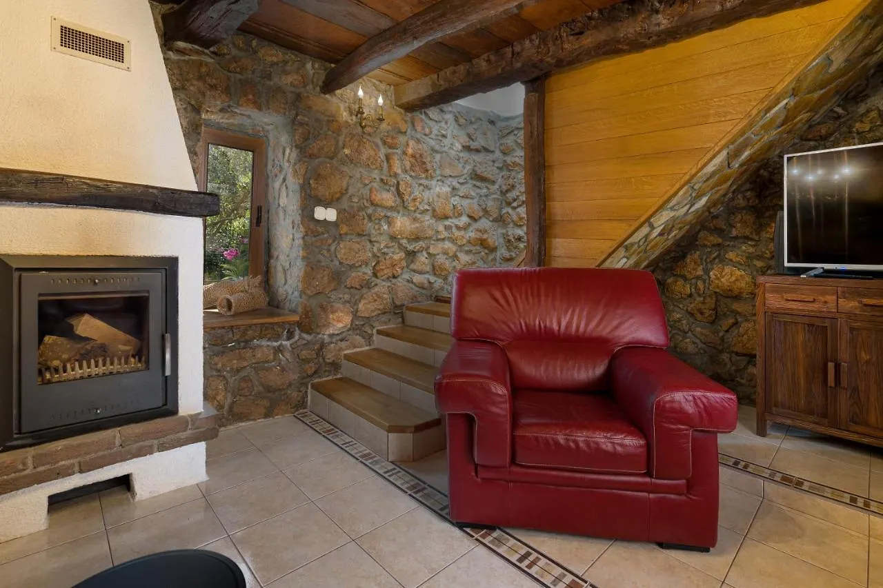Stone Lady Holiday Home With Pool&Hot Tub,Sauna,Bbq,Garden Rasopasno