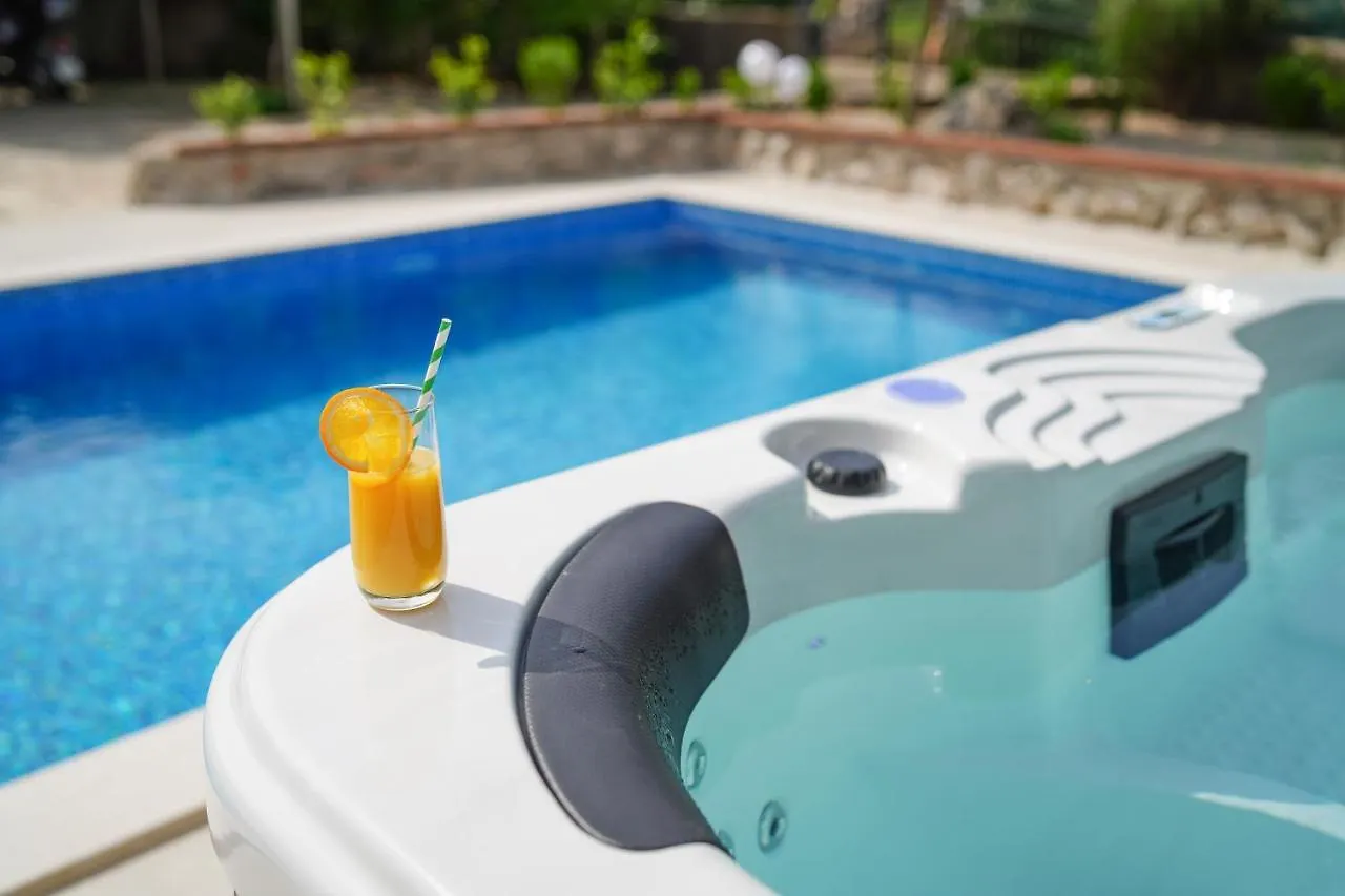 Rasopasno Stone Lady Holiday Home With Pool&Hot Tub,Sauna,Bbq,Garden
